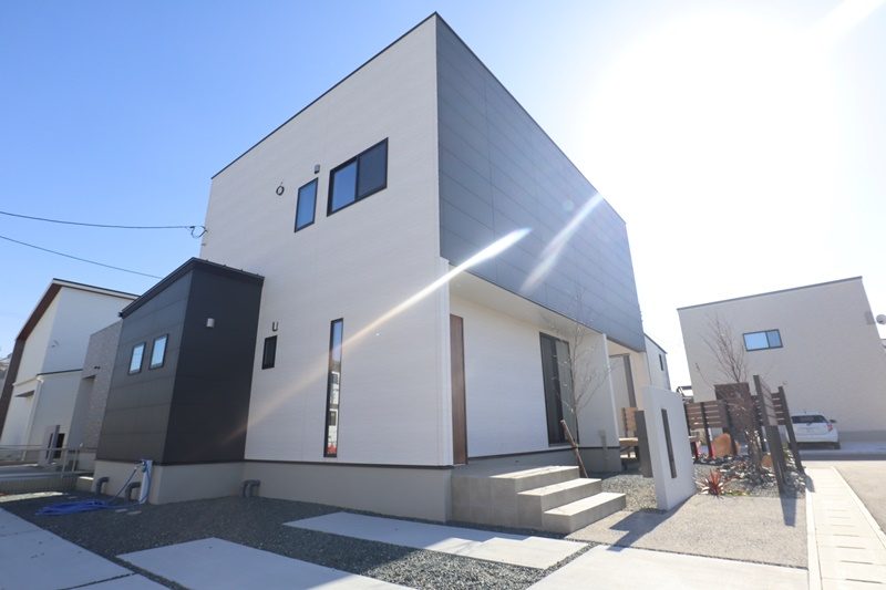 熊本市西区中原町　新築一戸建て　9号地モデルハウス　外観